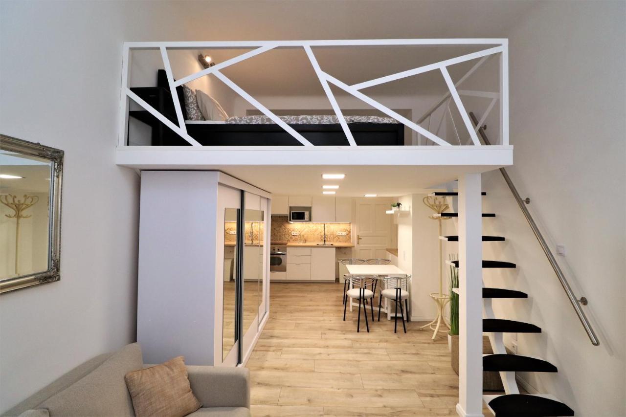 Roxy 4a Apartment