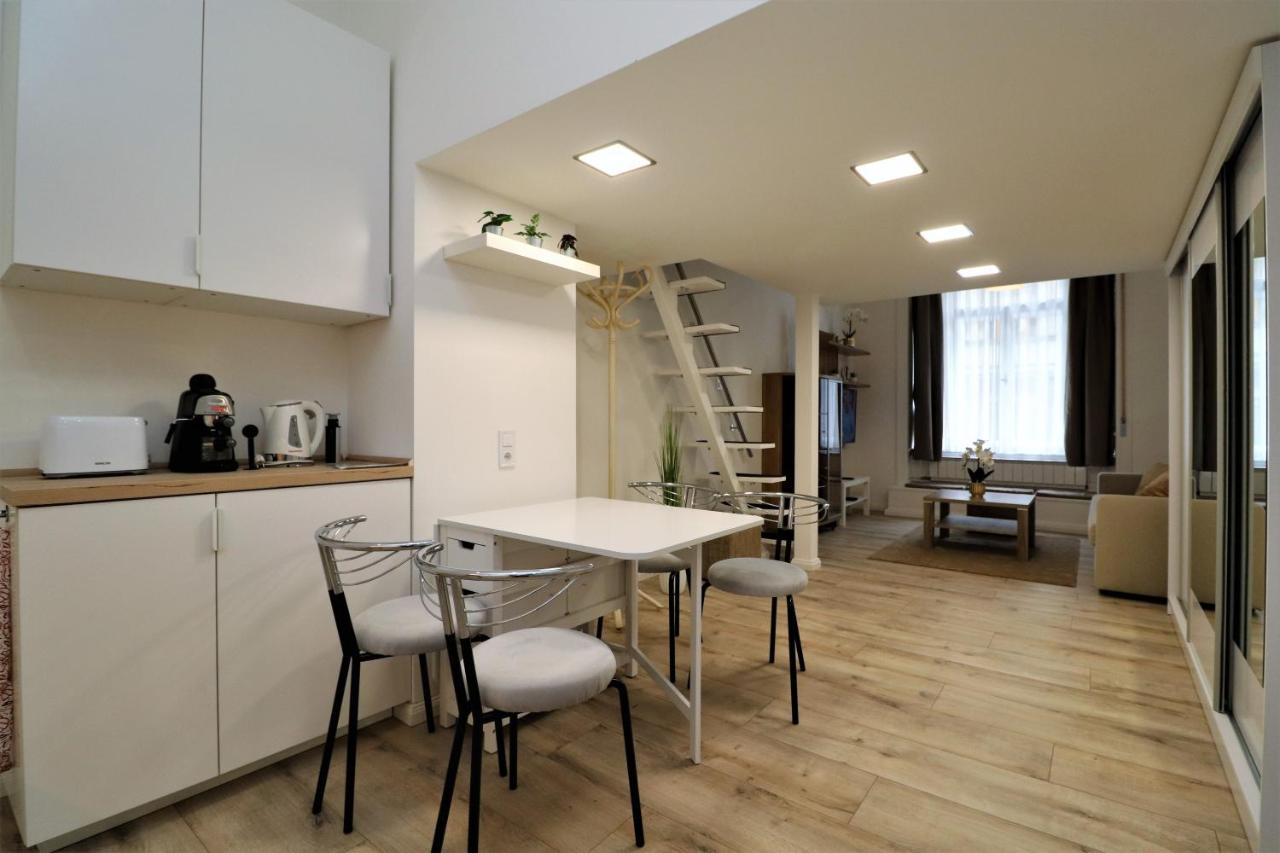 Roxy 4a Apartment